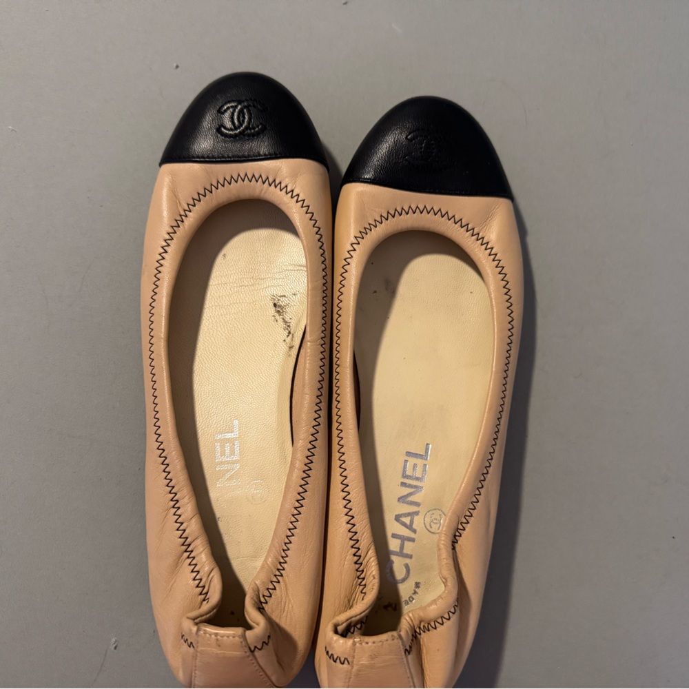 Chanel Beige and Black Women's Flats 37.5 FUC